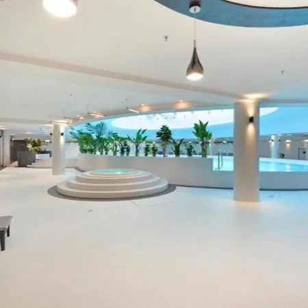 Hanza Tower 23 Pool & Jacussi Appartement *